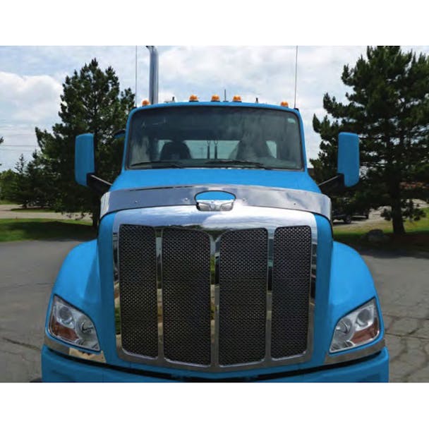 Peterbilt 579 Hoodshield Bug Deflector