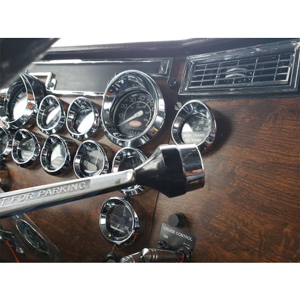 Peterbilt 379 2000 & Older Dash Kit On Truck
