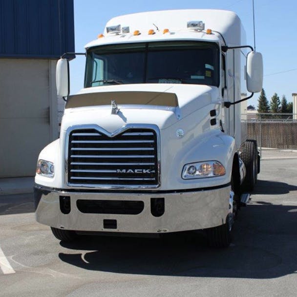 Mack Pinnacle CXU613 Bumper Set Back Axle