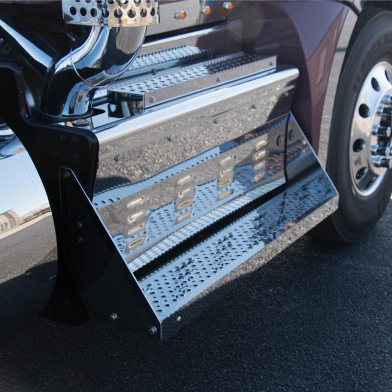 Kenworth T680 & T880 DPF Box Cover & Steps With Exhaust