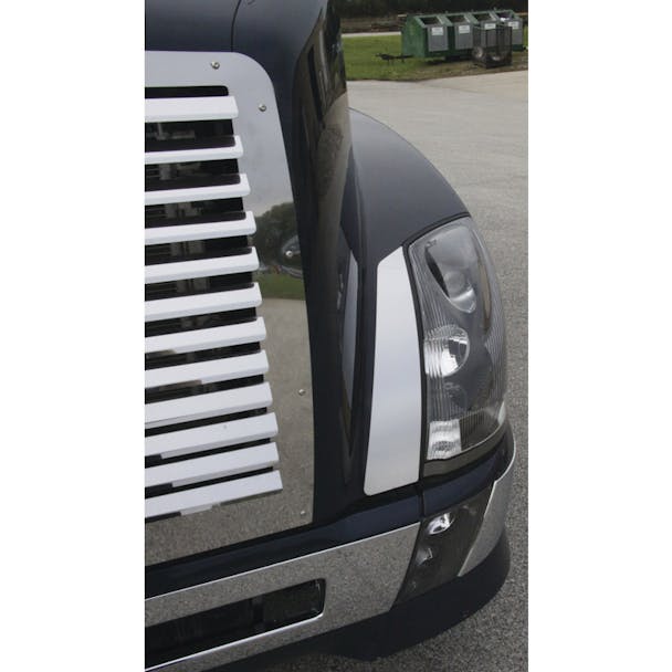 Volvo VT800 VT830 VT880 Inner Fender Guard Trim Close Up