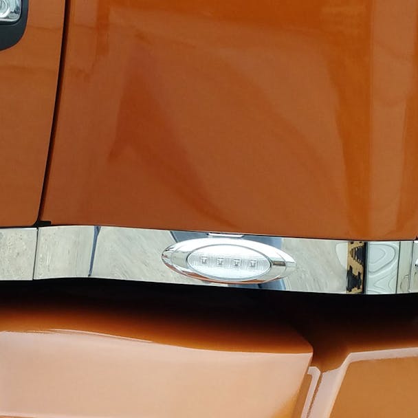 Kenworth T680 T880 Stainless Steel Exhaust Filler Panel With P1 Style Amber LEDs