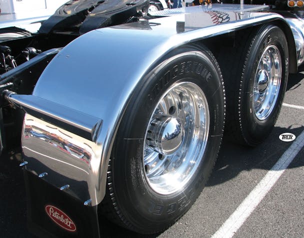 132" Tandem Axle Stainless Steel With Rolled Edge Fender On