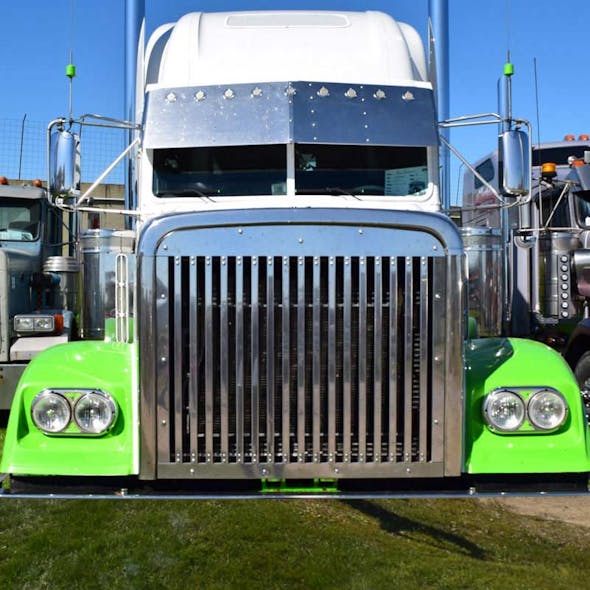Freightliner Classic / FLD 120 Grill W/17 Vertical Bars 1990 & Up 25997