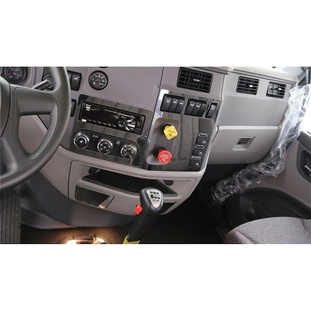 Peterbilt 567 579 589 Glovebox Handle Trim