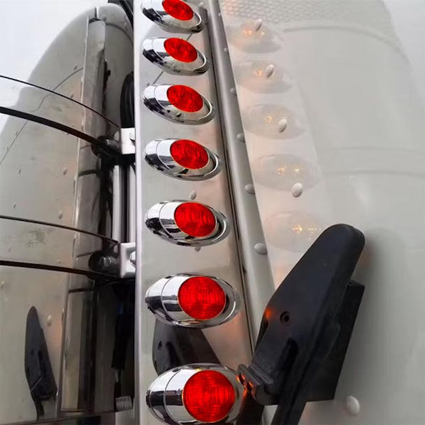 Peterbilt 589 P3 LED Rear Air Cleaner Light Bar Red