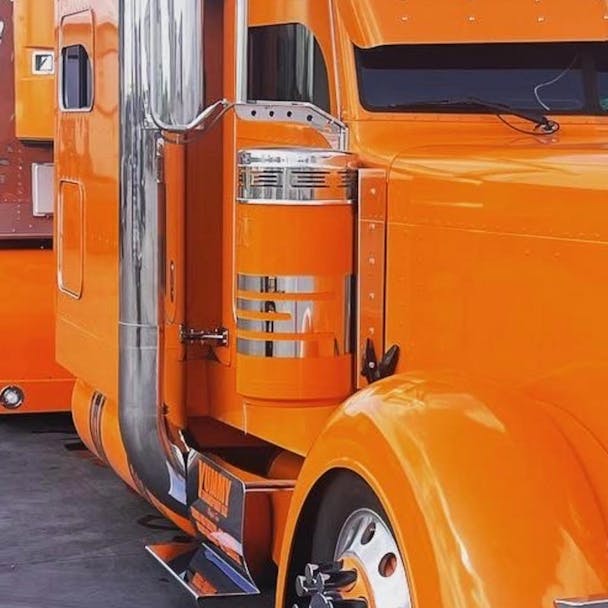 Air-Cleaner-Straps-Mounted-close