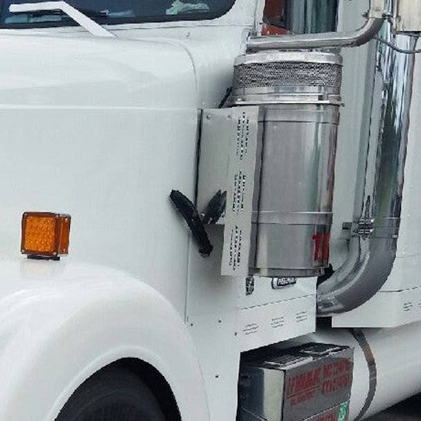 Rear-Air-Cleaner-Light-Bar-With-3-Line-LED-Front-Panel