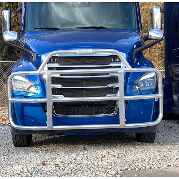 Freightliner-Cascadia-3XT