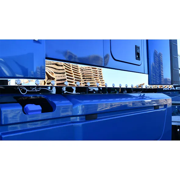 Mack Anthem 2018+ 70" Sleeper Panel By Valley Chrome-Thumbnail